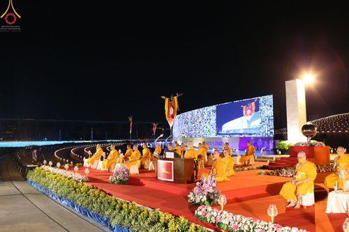 ภาพ No.45024:ประมวลภาพพิธีจุดประทีป​ วันคุ้ม​ครองโลก ณ วัดพระธรรมกาย