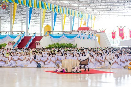 ภาพ No.52335:ประมวลภาพพิธีบูชาข้าวพระ (วันอาทิตย์ต้นเดือนตุลาคม) ณ วัดพระธรรมกาย จ.ปทุมธานี 