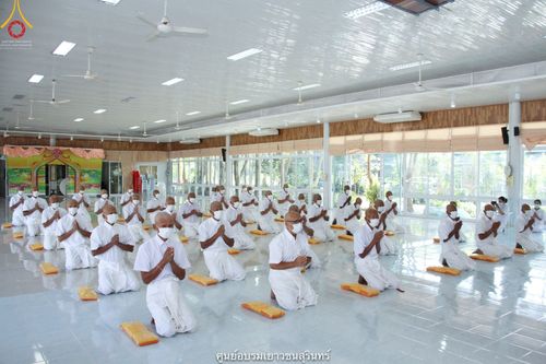 ภาพ No.40958:พิธีตัดปอยผม ปลงผม ขอขมารับผ้าไตรและพิธีบรรพชา ในโครงการอุปสมบท บูชาธรรมมหาปูชนียาจารย์ ประจำปี 2564 ชุดที่ 18