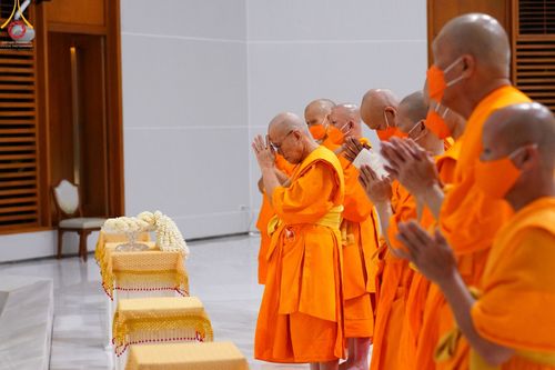 ภาพ No.52176:ประมวลภาพพิธีสักการะพระมงคลเทพมุนี (สด จนฺทสโร) ณ ศูนย์ปฏิบัติธรรมพระมงคลเทพมุนี