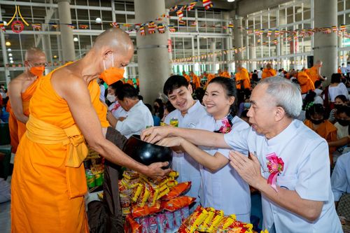 ภาพ No.52072:ประมวลภาพพิธีตักบาตรมิตรภาพไทย-เมียนมาร์ 105 รูป ณ วัดพระธรรมกาย