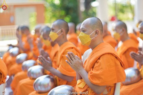 ภาพ No.41053:พิธีตัดปอยผม ปลงผม ขอขมารับผ้าไตรและพิธีบรรพชา ในโครงการอุปสมบท บูชาธรรมมหาปูชนียาจารย์ ประจำปี 2564 ชุดที่ 19