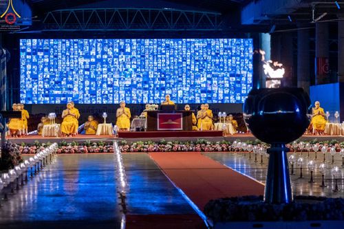 ภาพ No.42004:พิธีฉลองชัยสวดมนต์ บทธัมมจักกัปปวัตตนสูตร 4,000,002,565 จบ เพื่อเป็นสิริมงคลตอนรับศักราชใหม่