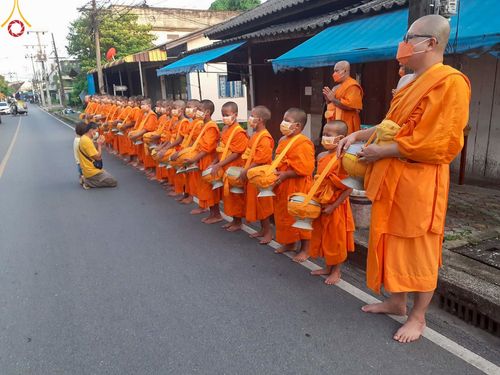 ภาพ No.45776:ประมวลภาพกิจกรรม โครงการบรรพชาสามเณรฟื้นฟูพระพุทธศาสนาทั่วไทย ณ วัดเวฬุวัน และศูนย์ปฏิบัติธรรมและอบรมเยาวชนยะลา