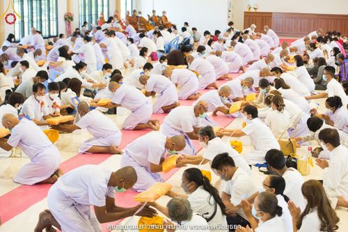 ภาพ No.40801:พิธีตัดปอยผม ปลงผม ขอขมารับผ้าไตรและพิธีบรรพชา ในโครงการอุปสมบท บูชาธรรมมหาปูชนียาจารย์ ประจำปี 2564 ชุดที่ 16