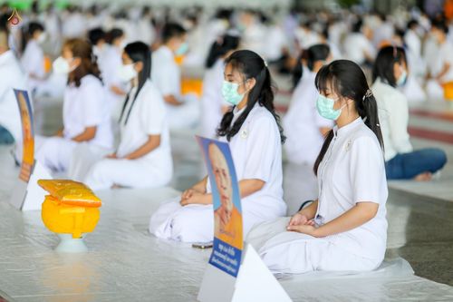 ภาพ No.44233:ประมวลภาพพิธีเวียนประทักษิณ, พิธีวันทาพระมหาธรรมกายเจดีย์ และพิธีขอขมารับผ้าไตร โครงการบวชภาคฤดูร้อน พ.ศ. 2565