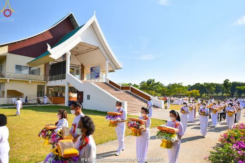 ภาพ No.39599:พิธีตัดปอยผม ปลงผม ขอขมารับผ้าไตรและพิธีบรรพชา ในโครงการอุปสมบท บูชาธรรมมหาปูชนียาจารย์ ประจำปี 2564 ชุดที่ 3