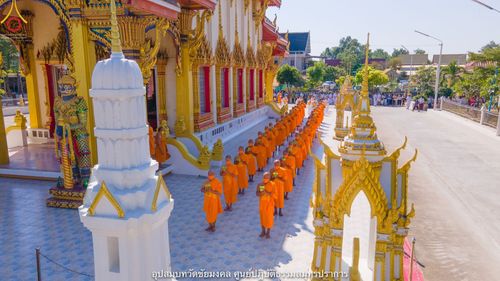 ภาพ No.40203:พิธีตัดปอยผม ปลงผม ขอขมารับผ้าไตรและพิธีบรรพชา ในโครงการอุปสมบท บูชาธรรมมหาปูชนียาจารย์ ประจำปี 2564 ชุดที่ 10