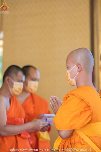 ภาพ No.40118:พิธีตัดปอยผม ปลงผม ขอขมารับผ้าไตรและพิธีบรรพชา ในโครงการอุปสมบท บูชาธรรมมหาปูชนียาจารย์ ประจำปี 2564 ชุดที่ 9