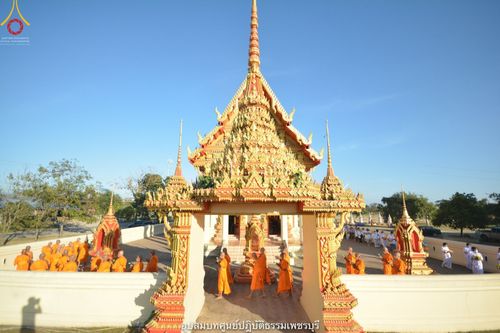 ภาพ No.40706:พิธีตัดปอยผม ปลงผม ขอขมารับผ้าไตรและพิธีบรรพชา ในโครงการอุปสมบท บูชาธรรมมหาปูชนียาจารย์ ประจำปี 2564 ชุดที่ 15