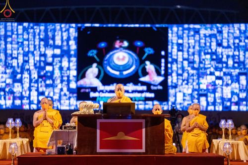 ภาพ No.42003:พิธีฉลองชัยสวดมนต์ บทธัมมจักกัปปวัตตนสูตร 4,000,002,565 จบ เพื่อเป็นสิริมงคลตอนรับศักราชใหม่