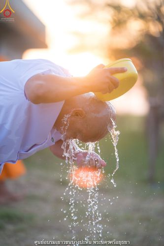 ภาพ No.39696:พิธีตัดปอยผม ปลงผม ขอขมารับผ้าไตรและพิธีบรรพชา ในโครงการอุปสมบท บูชาธรรมมหาปูชนียาจารย์ ประจำปี 2564 ชุดที่ 4