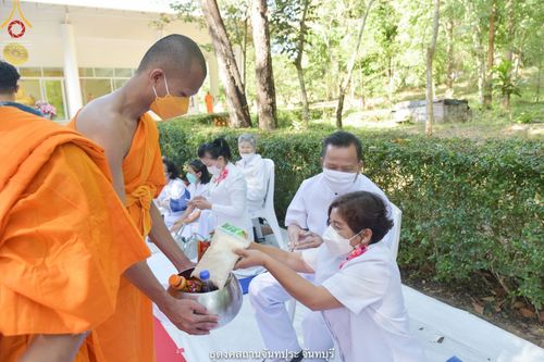 ภาพ No.41057:พิธีตัดปอยผม ปลงผม ขอขมารับผ้าไตรและพิธีบรรพชา ในโครงการอุปสมบท บูชาธรรมมหาปูชนียาจารย์ ประจำปี 2564 ชุดที่ 19