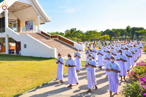 ภาพ No.39601:พิธีตัดปอยผม ปลงผม ขอขมารับผ้าไตรและพิธีบรรพชา ในโครงการอุปสมบท บูชาธรรมมหาปูชนียาจารย์ ประจำปี 2564 ชุดที่ 3