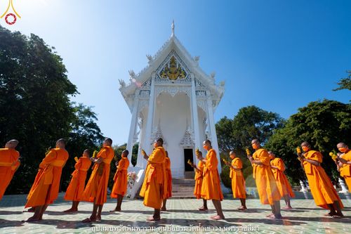 ภาพ No.39903:พิธีตัดปอยผม ปลงผม ขอขมารับผ้าไตรและพิธีบรรพชา ในโครงการอุปสมบท บูชาธรรมมหาปูชนียาจารย์ ประจำปี 2564 ชุดที่ 7