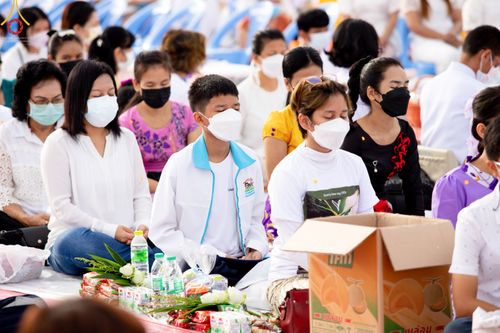 ภาพ No.49510:ประมวลภาพพิธีตักบาตรพระสงฆ์ 1,091 รูป เนื่องในวันแม่แห่งชาติ ณ ตลาดจัมโบ้ ชุดที่ 1