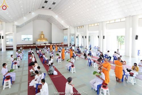 ภาพ No.39321:พิธีตัดปอยผมและปลงผมในโครงการอุปสมบท บูชาธรรมมหาปูชนียาจารย์ ประจำปี 2564 ชุดที่ 1