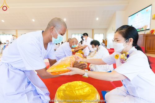 ภาพ No.40799:พิธีตัดปอยผม ปลงผม ขอขมารับผ้าไตรและพิธีบรรพชา ในโครงการอุปสมบท บูชาธรรมมหาปูชนียาจารย์ ประจำปี 2564 ชุดที่ 16