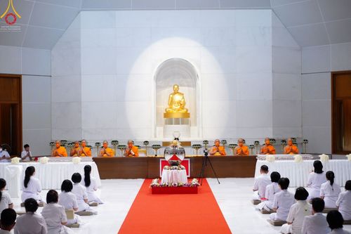 ภาพ No.52179:ประมวลภาพพิธีสักการะพระมงคลเทพมุนี (สด จนฺทสโร) ณ ศูนย์ปฏิบัติธรรมพระมงคลเทพมุนี