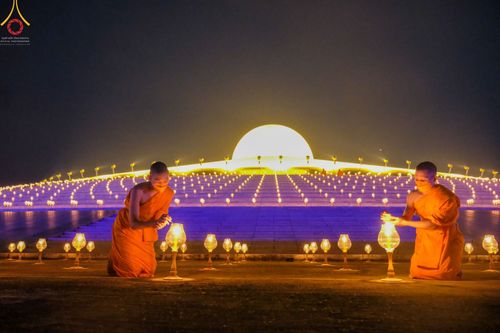 ภาพ No.45025:ประมวลภาพพิธีจุดประทีป​ วันคุ้ม​ครองโลก ณ วัดพระธรรมกาย