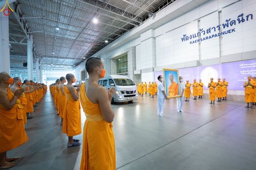 ภาพ No.48521:ประมวลภาพพิธีรับร่างนักสร้างบารมี พระเดชพระคุณพระสุธรรมญาณวิเทศ วิ. (สุธรรม สุธมฺโม)