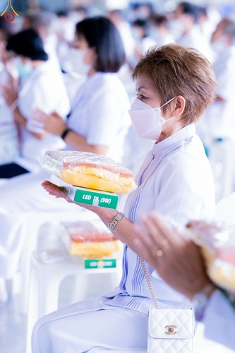 ภาพ No.48216:ประมวลภาพพิธีถวายผ้าอาบน้ำฝน และประทีปโคมไฟ เนื่องในวันอาสาฬหบูชา ประจำปี 2565