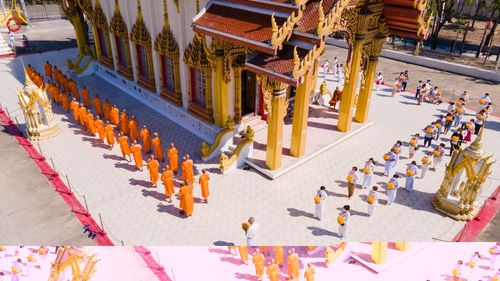 ภาพ No.40197:พิธีตัดปอยผม ปลงผม ขอขมารับผ้าไตรและพิธีบรรพชา ในโครงการอุปสมบท บูชาธรรมมหาปูชนียาจารย์ ประจำปี 2564 ชุดที่ 10