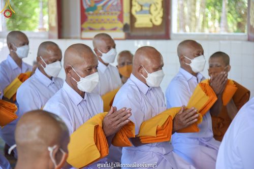 ภาพ No.39824:พิธีตัดปอยผม ปลงผม ขอขมารับผ้าไตรและพิธีบรรพชา ในโครงการอุปสมบท บูชาธรรมมหาปูชนียาจารย์ ประจำปี 2564 ชุดที่ 6