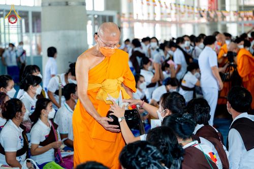 ภาพ No.52073:ประมวลภาพพิธีตักบาตรมิตรภาพไทย-เมียนมาร์ 105 รูป ณ วัดพระธรรมกาย
