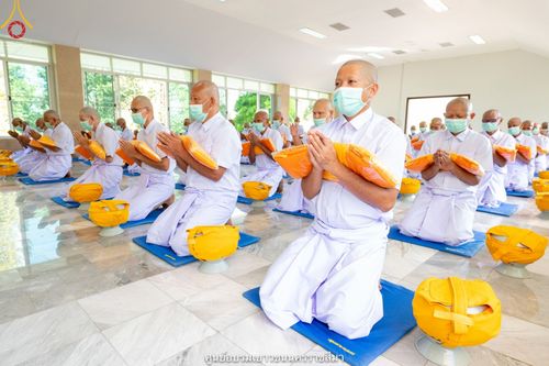 ภาพ No.40298:พิธีตัดปอยผม ปลงผม ขอขมารับผ้าไตรและพิธีบรรพชา ในโครงการอุปสมบท บูชาธรรมมหาปูชนียาจารย์ ประจำปี 2564 ชุดที่ 11