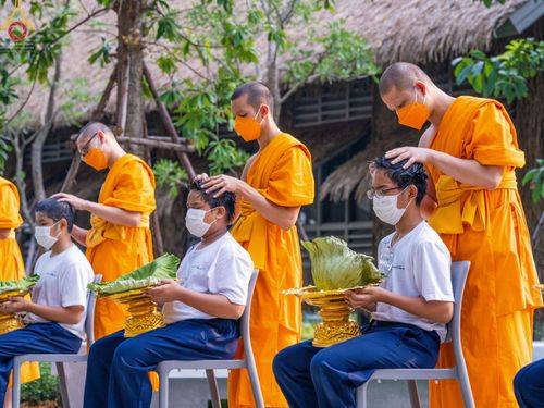ภาพ No.44484:ประมวลภาพพิธีปลงผม โครงการบรรพชาสามเณรหน่อแก้วเปรียญธรรมรุ่นที่ 10