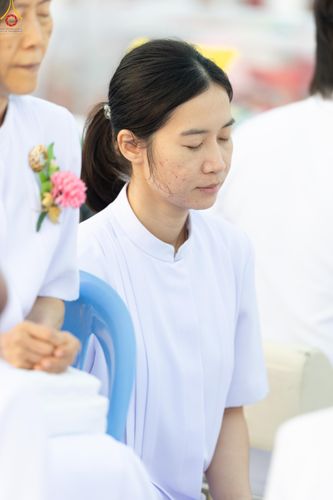 ภาพ No.279766:วันที่ 1 มกราคม พ.ศ.2569 พิธีตักบาตรในวันขึ้นปีใหม่ ณ ลานธรรม วัดพระธรรมกาย