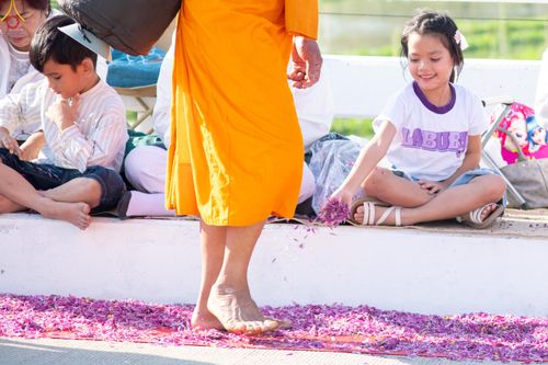 ภาพ No.292878:วันที่ 11 มกราคม พ.ศ. 2569 พิธีต้อนรับพระธรรมยาตรา ณ อนุสรณ์สถานลำดับที่ 3 สถานที่เกิดในเพศสมณะ วัดสองพี่น้อง อำเภอสองพี่น้อง จังหวัดสุพรรณบุรี ในโครงการธรรมยาตรา กตัญญูบูชา มหาปูชนียาจารย์ พระมงคลเทพมุนี(สด จนฺทสโร) พระผู้ปราบมาร อนุสรณ์สถาน 7 แห่ง ปีที