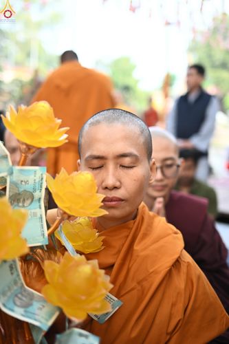 ภาพ No.278954:วันที่ 5 พฤศจิกายน 2568 กฐินสมทบวัดต่างประเทศ โดยคณะศิษยานุศิษย์ บูชาธรรม 81 ปี หลวงพ่อธัมมชโย ณ วัดมหาโพธิ์ เมืองพุทธคยา ถวายแด่  วัดพุทธนานาชาติเพื่อสวัสดิการสากล  (Buddha International Welfare Mission)  เมืองพุทธคยา ประเทศอินเดีย