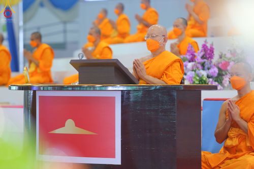 ภาพ No.52329:ประมวลภาพพิธีบูชาข้าวพระ (วันอาทิตย์ต้นเดือนตุลาคม) ณ วัดพระธรรมกาย จ.ปทุมธานี 