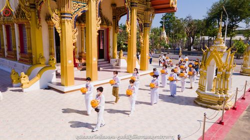 ภาพ No.40199:พิธีตัดปอยผม ปลงผม ขอขมารับผ้าไตรและพิธีบรรพชา ในโครงการอุปสมบท บูชาธรรมมหาปูชนียาจารย์ ประจำปี 2564 ชุดที่ 10