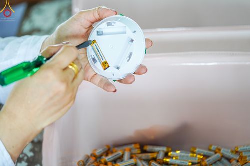 ภาพ No.49457:ประมวลภาพสาธุชนร่วมรับบุญ แกะถ่าน Led วันที่ 10 สิงหาคม พ.ศ. 2565 ณ วัดพระธรรมกาย