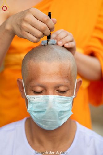 ภาพ No.39325:พิธีตัดปอยผมและปลงผมในโครงการอุปสมบท บูชาธรรมมหาปูชนียาจารย์ ประจำปี 2564 ชุดที่ 1