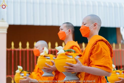 ภาพ No.40381:พิธีตัดปอยผม ปลงผม ขอขมารับผ้าไตรและพิธีบรรพชา ในโครงการอุปสมบท บูชาธรรมมหาปูชนียาจารย์ ประจำปี 2564 ชุดที่ 12