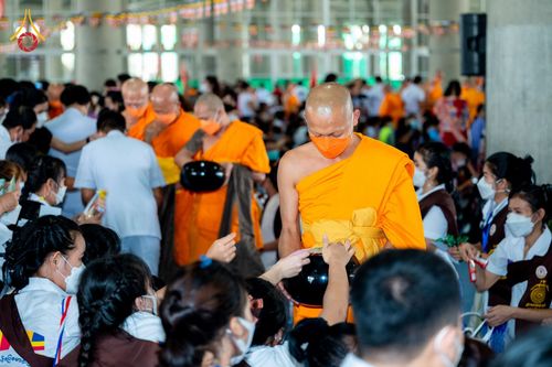 ภาพ No.52079:ประมวลภาพพิธีตักบาตรมิตรภาพไทย-เมียนมาร์ 105 รูป ณ วัดพระธรรมกาย