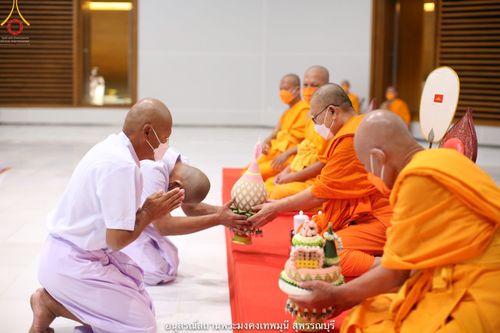 ภาพ No.40044:พิธีตัดปอยผม ปลงผม ขอขมารับผ้าไตรและพิธีบรรพชา ในโครงการอุปสมบท บูชาธรรมมหาปูชนียาจารย์ ประจำปี 2564 ชุดที่ 8