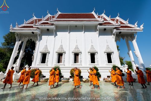 ภาพ No.39905:พิธีตัดปอยผม ปลงผม ขอขมารับผ้าไตรและพิธีบรรพชา ในโครงการอุปสมบท บูชาธรรมมหาปูชนียาจารย์ ประจำปี 2564 ชุดที่ 7