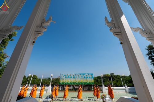 ภาพ No.39904:พิธีตัดปอยผม ปลงผม ขอขมารับผ้าไตรและพิธีบรรพชา ในโครงการอุปสมบท บูชาธรรมมหาปูชนียาจารย์ ประจำปี 2564 ชุดที่ 7