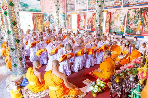ภาพ No.39818:พิธีตัดปอยผม ปลงผม ขอขมารับผ้าไตรและพิธีบรรพชา ในโครงการอุปสมบท บูชาธรรมมหาปูชนียาจารย์ ประจำปี 2564 ชุดที่ 6