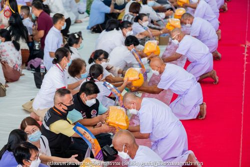 ภาพ No.40896:พิธีตัดปอยผม ปลงผม ขอขมารับผ้าไตรและพิธีบรรพชา ในโครงการอุปสมบท บูชาธรรมมหาปูชนียาจารย์ ประจำปี 2564 ชุดที่ 17