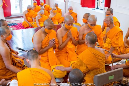 ภาพ No.40463:พิธีตัดปอยผม ปลงผม ขอขมารับผ้าไตรและพิธีบรรพชา ในโครงการอุปสมบท บูชาธรรมมหาปูชนียาจารย์ ประจำปี 2564 ชุดที่ 13