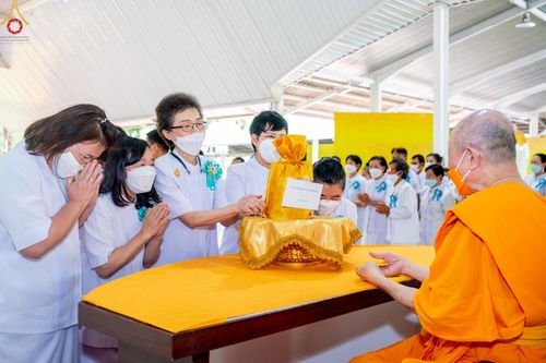 ภาพ No.47876:ประมวลภาพพิธีปิดแผ่นทองรูปเหมือนพระมงคลเทพมุนี (สด จนฺทสโร) พระผู้ปราบมาร และดวงแก้วธรรมชัย