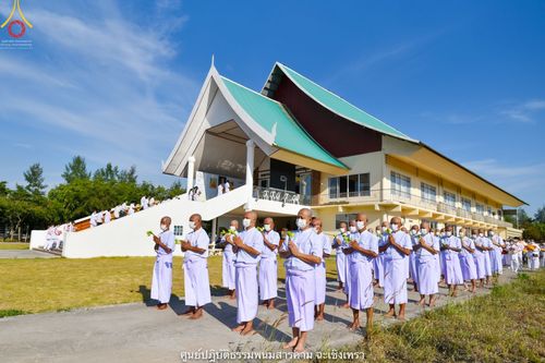 ภาพ No.39603:พิธีตัดปอยผม ปลงผม ขอขมารับผ้าไตรและพิธีบรรพชา ในโครงการอุปสมบท บูชาธรรมมหาปูชนียาจารย์ ประจำปี 2564 ชุดที่ 3