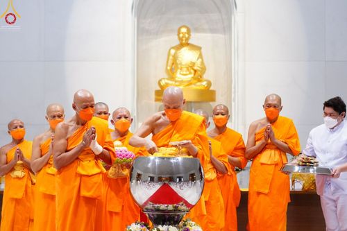 ภาพ No.52207:ประมวลภาพพิธีสักการะพระมงคลเทพมุนี (สด จนฺทสโร) ณ ศูนย์ปฏิบัติธรรมพระมงคลเทพมุนี