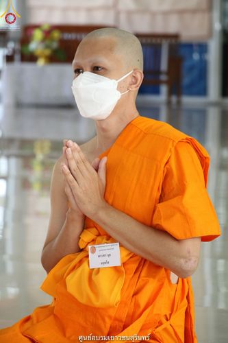 ภาพ No.40966:พิธีตัดปอยผม ปลงผม ขอขมารับผ้าไตรและพิธีบรรพชา ในโครงการอุปสมบท บูชาธรรมมหาปูชนียาจารย์ ประจำปี 2564 ชุดที่ 18